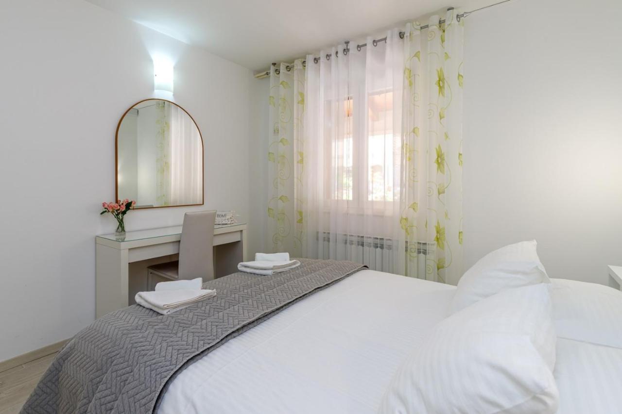 Apartments Lavizatic โปเรช ภายนอก รูปภาพ