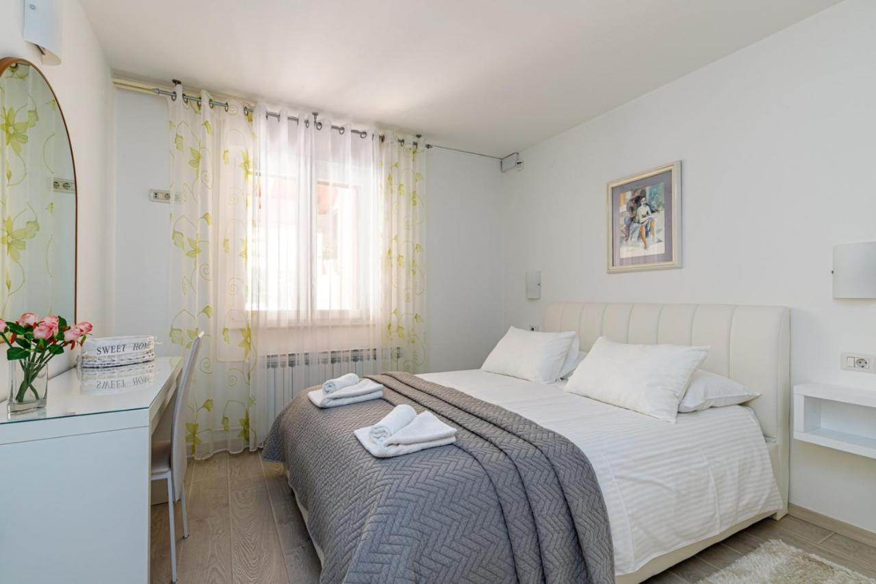 Apartments Lavizatic โปเรช ภายนอก รูปภาพ